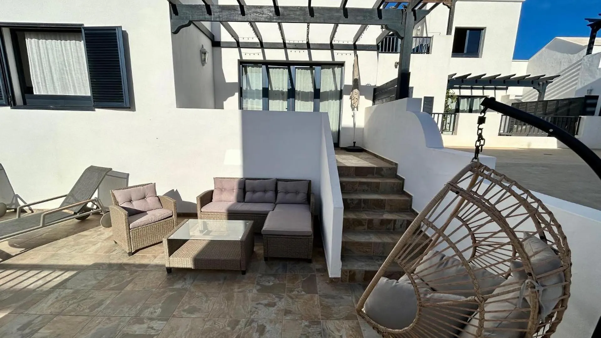 Wema - Planta Baja contacts